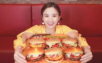 娱乐吃瓜酱精神好稳定的一家人,一家人的娱乐吃瓜酱生活