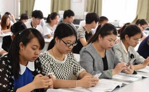 娱乐吃瓜酱大学生上课